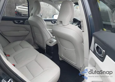 2021 Volvo Xc60 Recharge Plug-In Hybrid T8 Inscription z USA, uszkodzony, nr VIN YV4BR0DL2M1675445